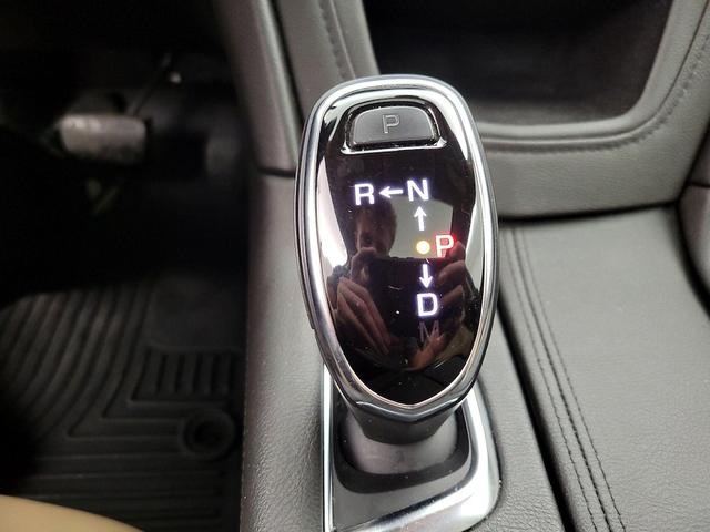 Photo of 2018 White Cadillac XT5