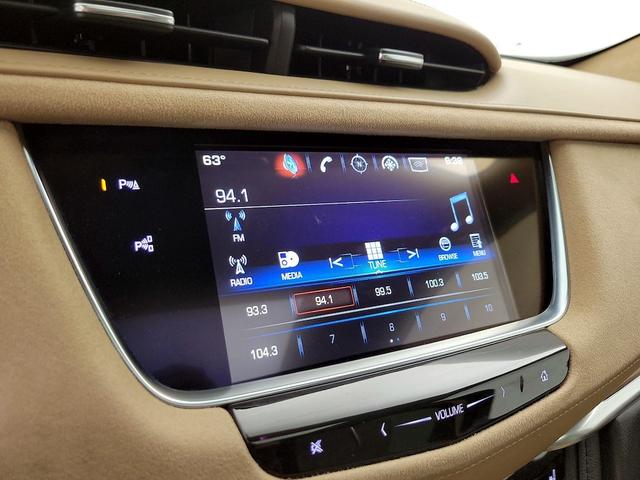 Photo of 2018 White Cadillac XT5