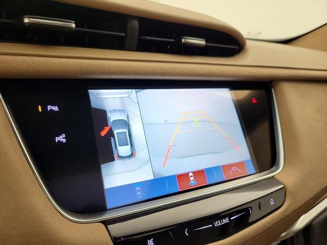 Photo of 2018 White Cadillac XT5
