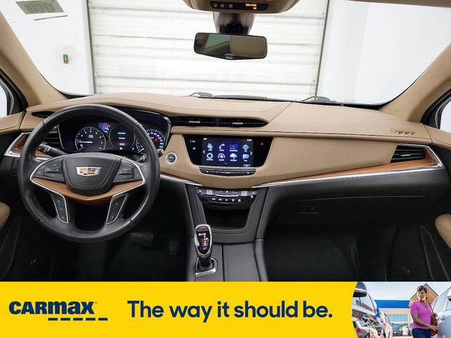 Photo of 2018 White Cadillac XT5