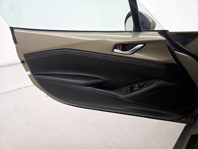 Photo of 2024 Tan Mazda MX-5 Miata