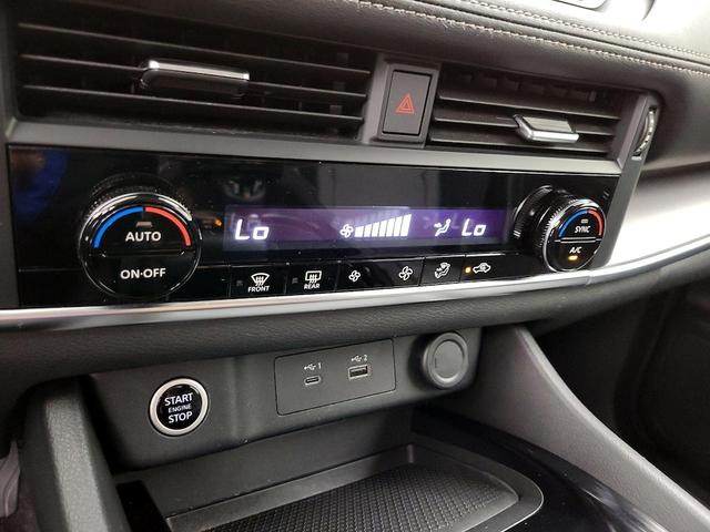Photo of 2023 White Nissan Rogue
