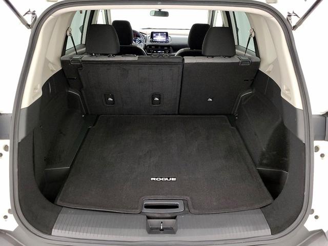 Photo of 2023 White Nissan Rogue