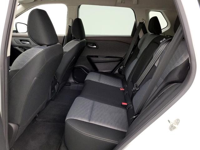 Photo of 2023 White Nissan Rogue