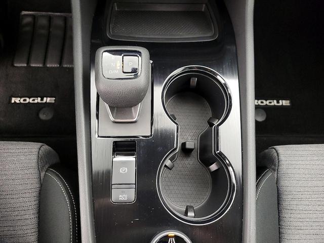 Photo of 2023 White Nissan Rogue