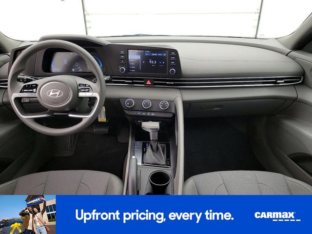 Photo of 2025 Gray Hyundai ELANTRA