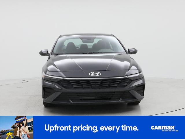 Photo of 2025 Gray Hyundai ELANTRA