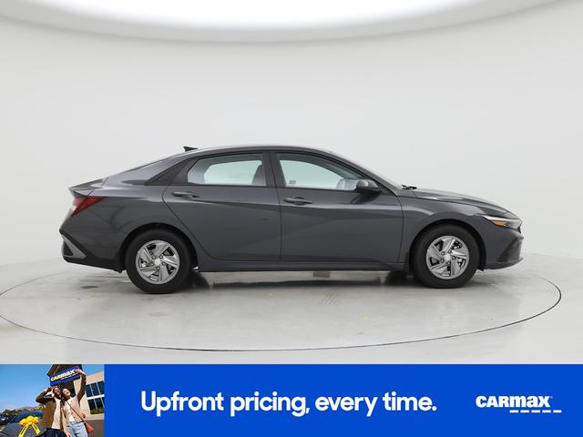 Photo of 2025 Gray Hyundai ELANTRA