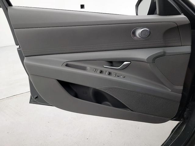 Photo of 2025 Gray Hyundai ELANTRA
