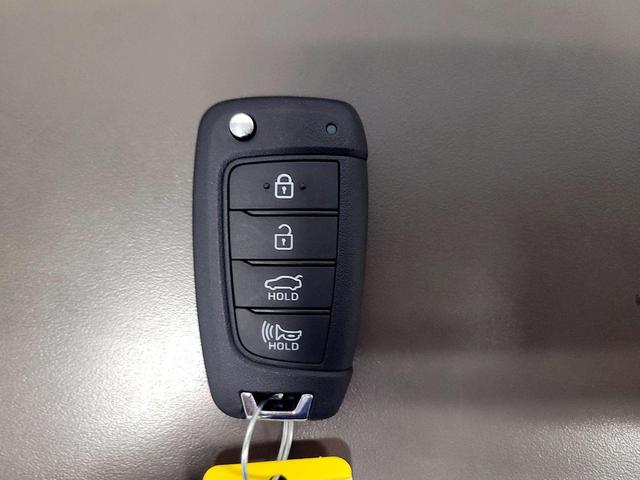 Photo of 2025 Gray Hyundai ELANTRA