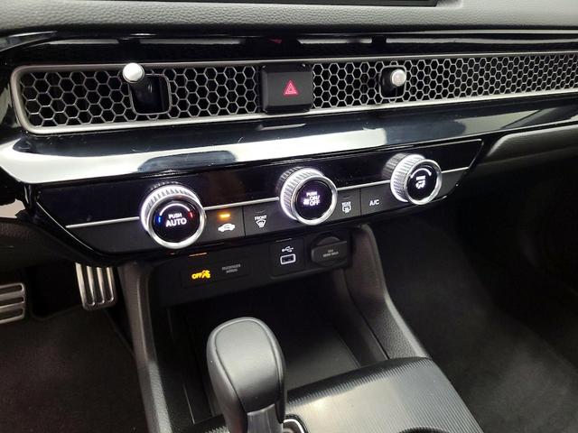 Photo of 2024 White Honda Civic