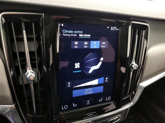 Photo of 2021 White Volvo V90 Cross Country