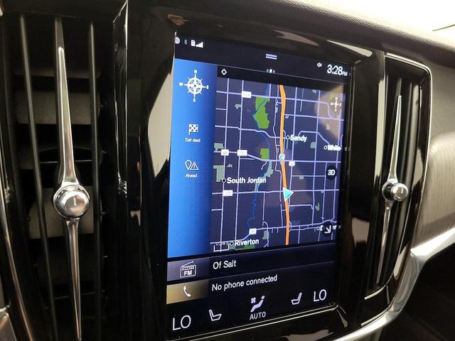 Photo of 2021 White Volvo V90 Cross Country
