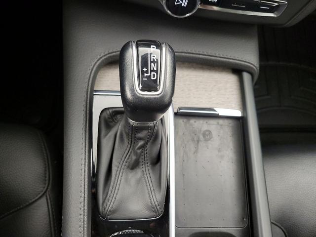 Photo of 2021 White Volvo V90 Cross Country