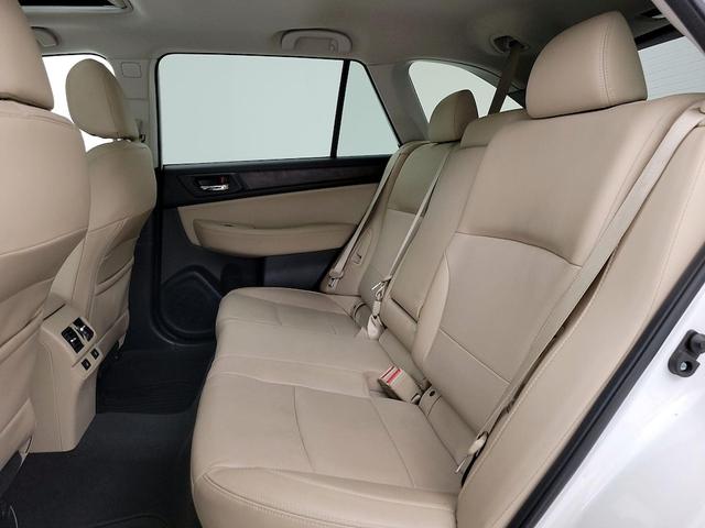 Photo of 2016 White Subaru Outback