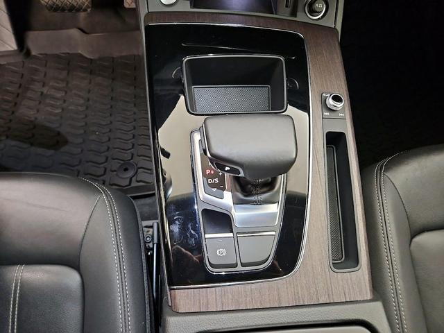 Photo of 2021 Black Audi Q5