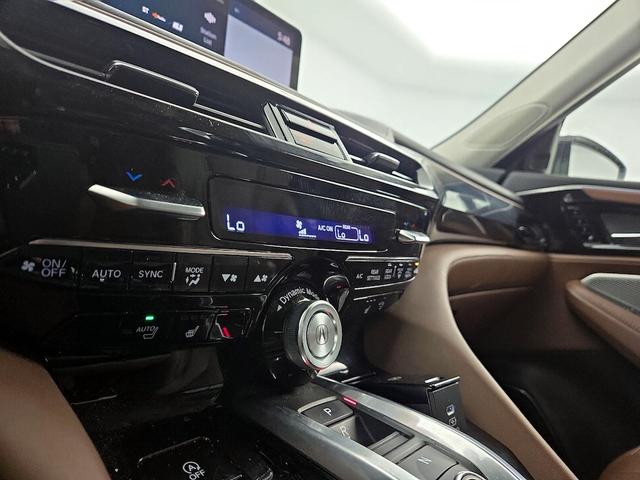 Photo of 2022 Black Acura MDX