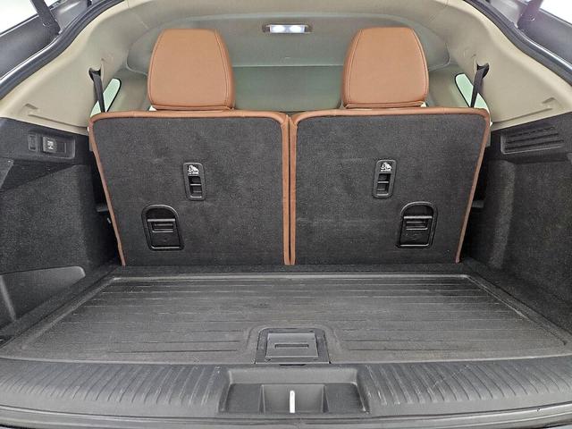 Photo of 2022 Black Acura MDX