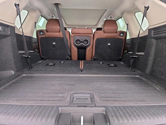 Photo of 2022 Black Acura MDX