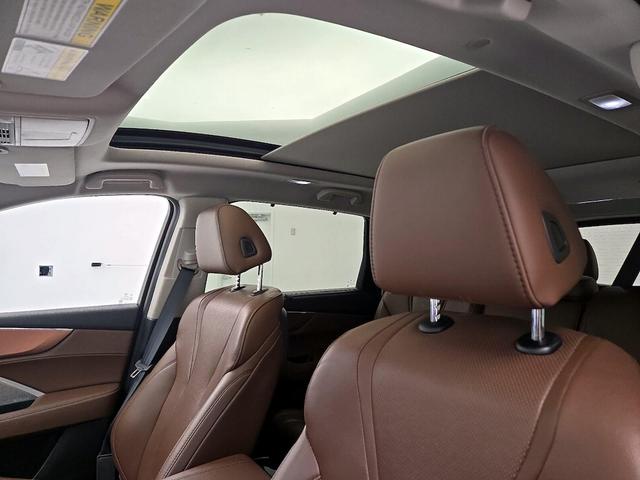Photo of 2022 Black Acura MDX
