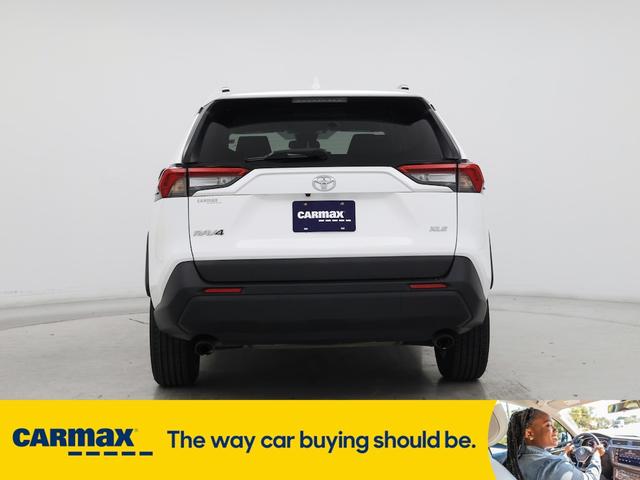 Photo of 2021 White Toyota RAV4