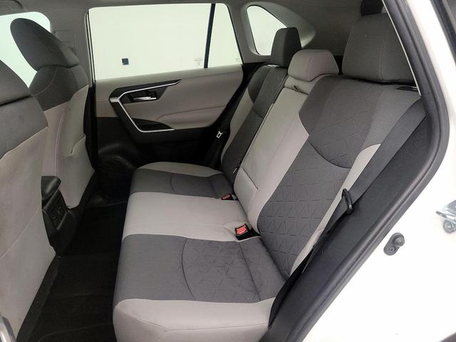 Photo of 2021 White Toyota RAV4