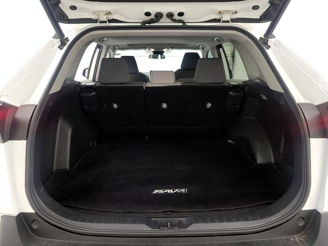 Photo of 2021 White Toyota RAV4