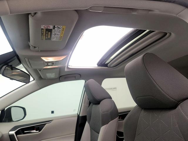Photo of 2021 White Toyota RAV4