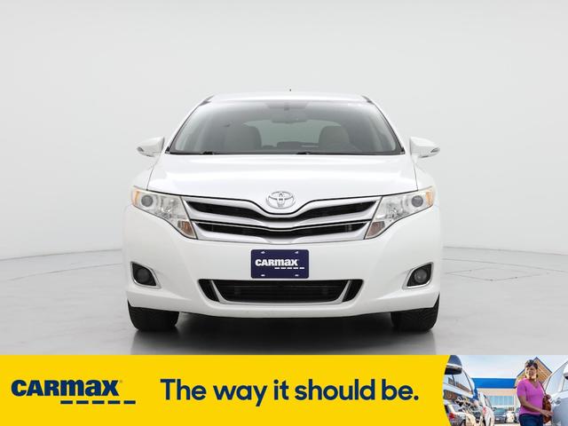 Photo of 2015 White Toyota Venza