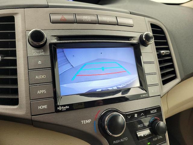 Photo of 2015 White Toyota Venza