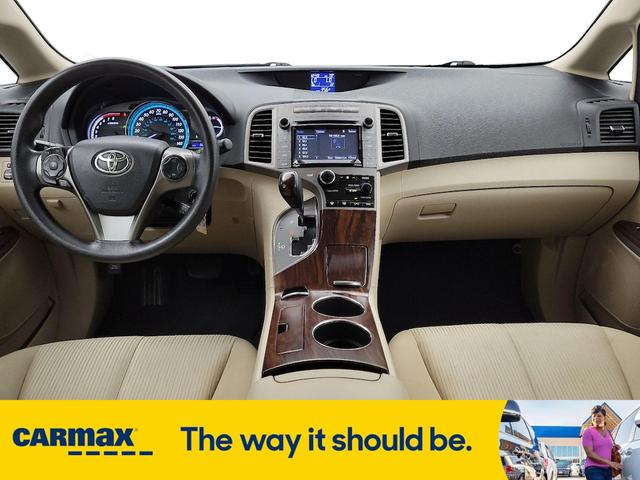 Photo of 2015 White Toyota Venza