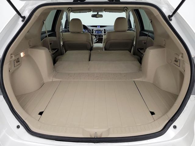 Photo of 2015 White Toyota Venza