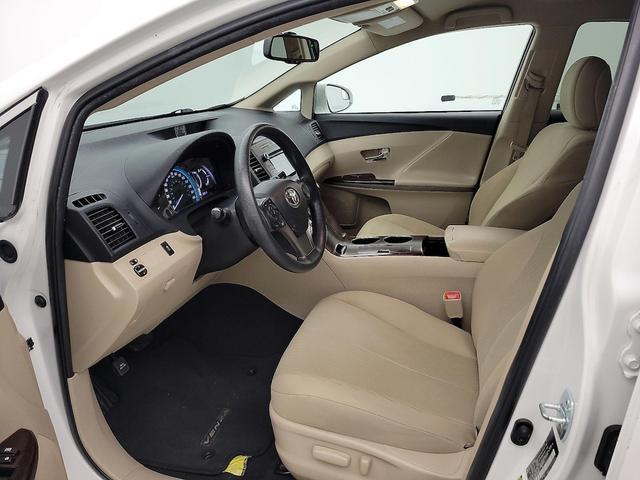Photo of 2015 White Toyota Venza