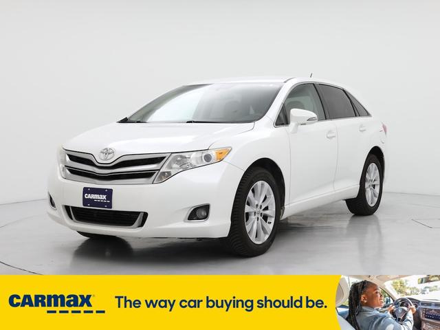 Photo of 2015 White Toyota Venza