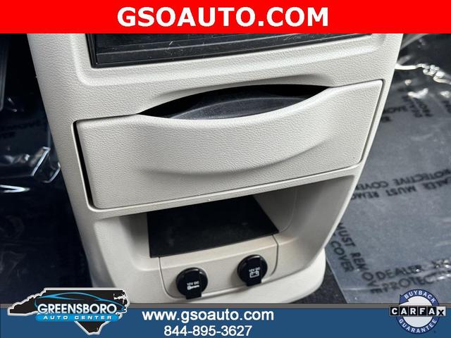 Photo of 2017 White Knuckle Clearcoat Dodge Grand Caravan
