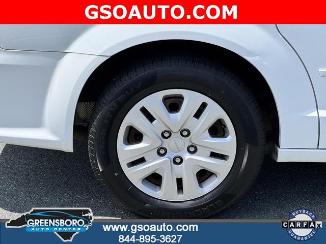 Photo of 2017 White Knuckle Clearcoat Dodge Grand Caravan