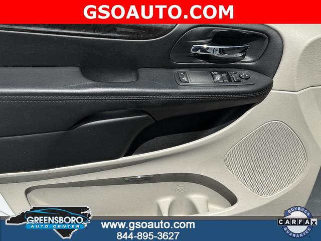 Photo of 2017 White Knuckle Clearcoat Dodge Grand Caravan