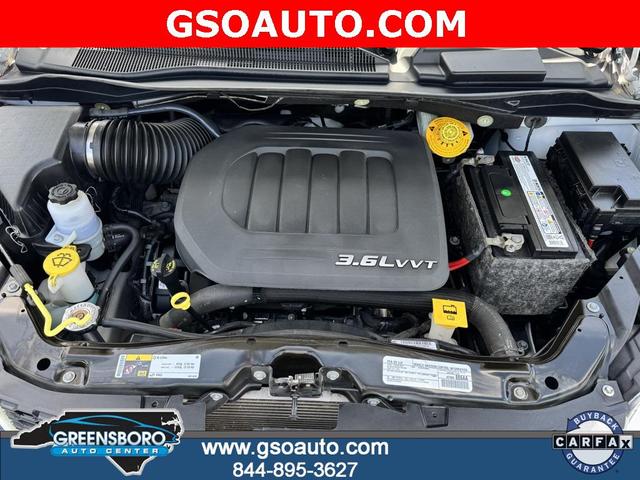 Photo of 2017 White Knuckle Clearcoat Dodge Grand Caravan