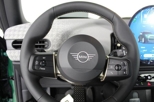 Photo of 2025 British Racing Green IV Met MINI Hardtop
