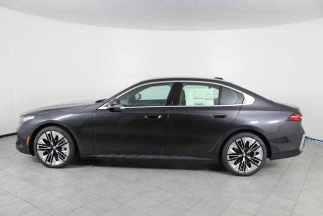 Photo of 2025 Dark Graphite Metallic BMW 530