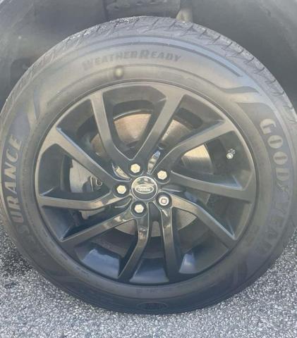 Photo of 2018 Fuji White Land Rover Discovery Sport