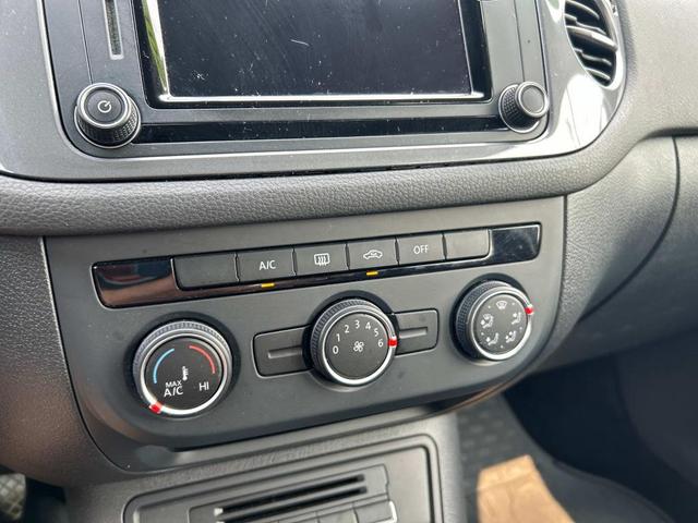 Photo of 2017 Deep Black Pearl Metallic Volkswagen Tiguan
