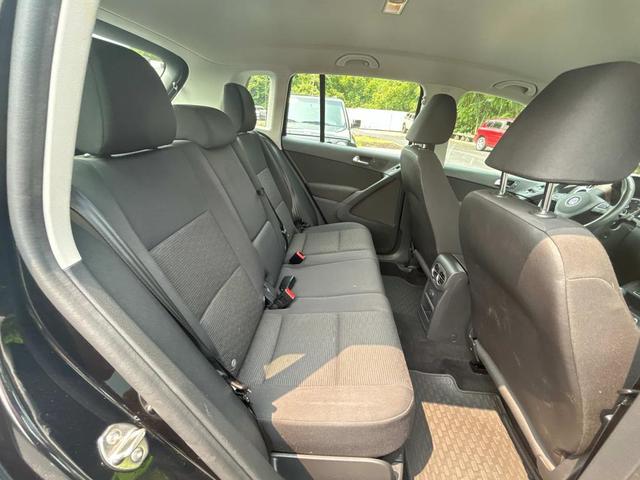 Photo of 2017 Deep Black Pearl Metallic Volkswagen Tiguan
