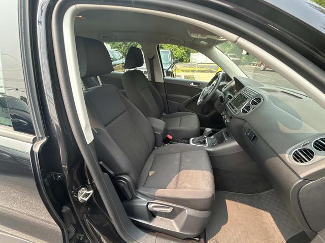 Photo of 2017 Deep Black Pearl Metallic Volkswagen Tiguan
