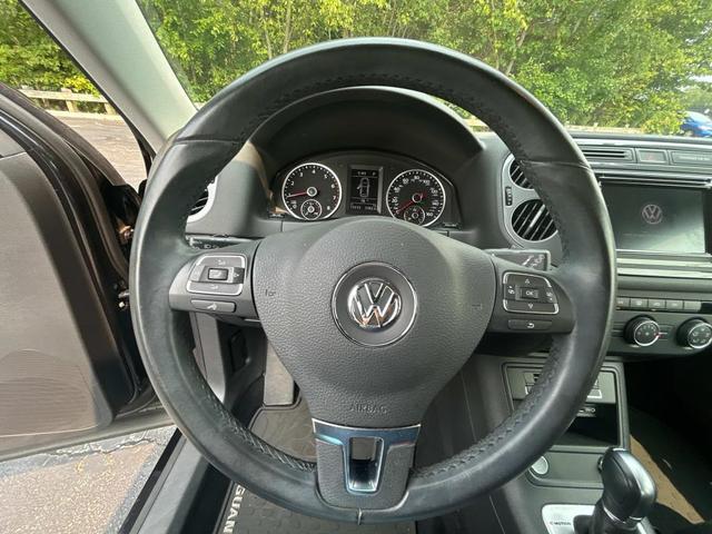 Photo of 2017 Deep Black Pearl Metallic Volkswagen Tiguan