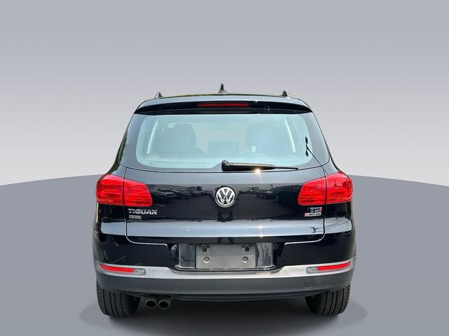 Photo of 2017 Deep Black Pearl Metallic Volkswagen Tiguan