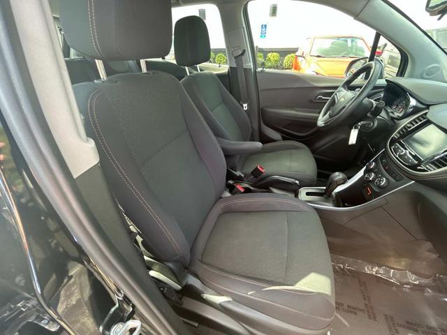 Photo of 2017 Mosaic Black Metallic Chevrolet Trax
