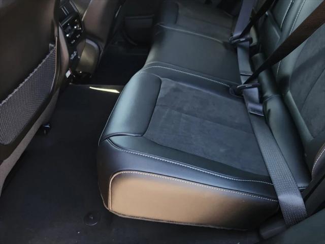 Photo of 2025 Diamond Black Crystal Pearlcoat Jeep Grand Cherokee
