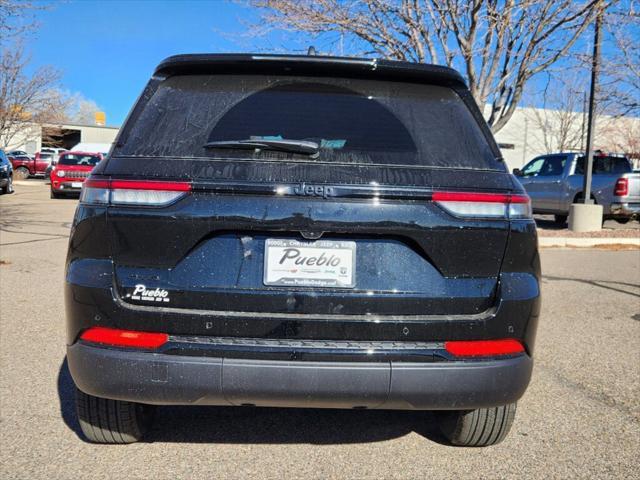 Photo of 2025 Diamond Black Crystal Pearlcoat Jeep Grand Cherokee