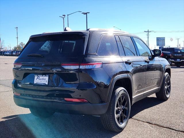 Photo of 2025 Diamond Black Crystal Pearlcoat Jeep Grand Cherokee